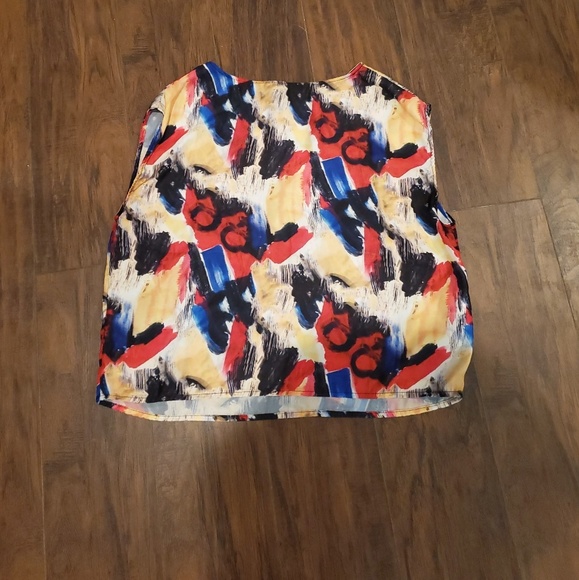 Sleeveless Patterned Print Blouse - Picture 4 of 5